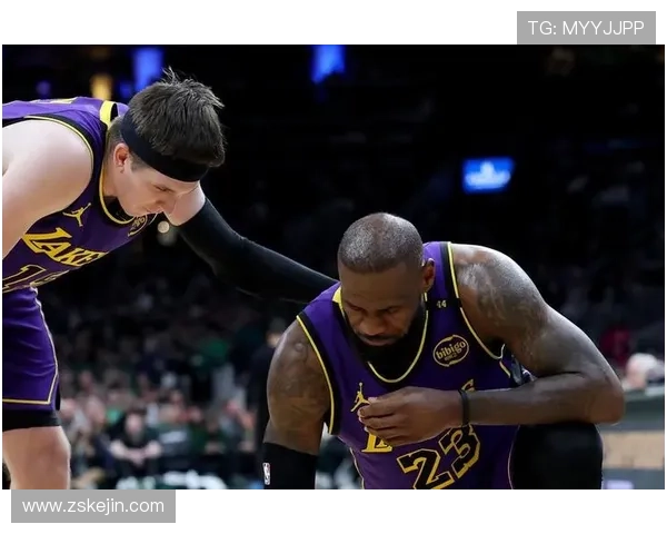 边线失误险酿苦果詹皇全场低迷